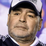 Diego Armando Maradona è morto a 60 anni dopo un arresto cardiaco