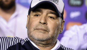 Diego Armando Maradona è morto a 60 anni dopo un arresto cardiaco