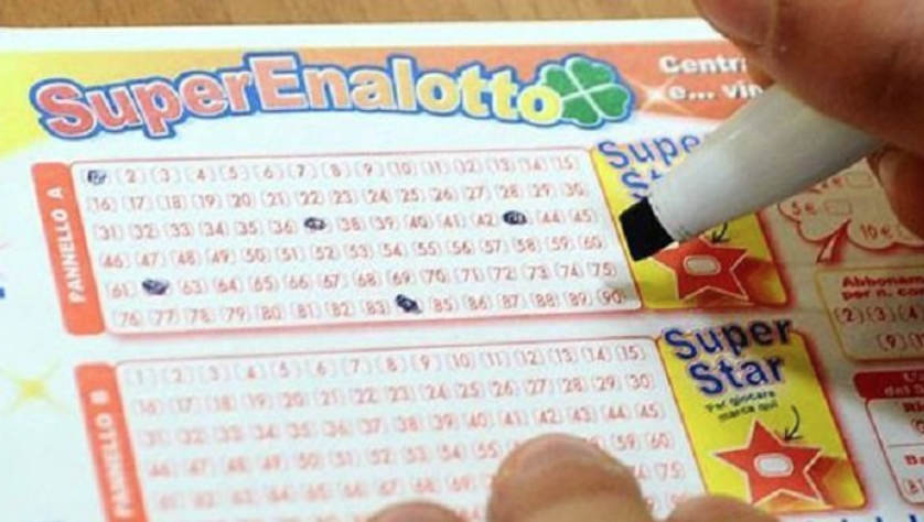 Bingo in provincia di Napoli, vinto un '5' al SuperEnalotto: premio da 27mila euro