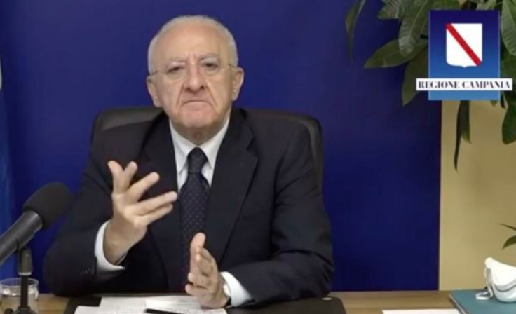 Scuole chiuse in Campania, i genitori diffidano De Luca: l'iniziativa legale