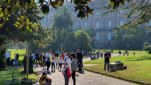 Folla e assembramenti a Capodimonte, l'amministrazione del Museo spegne le polemiche: "I visitatori hanno rispettato le regole"