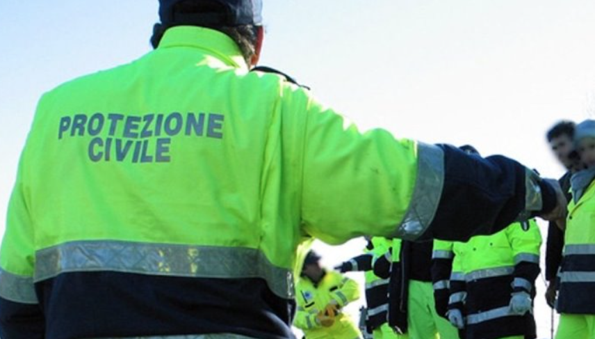 Crotone in ginocchio dopo il temporale, dalla Campania arrivano i volontari per aiutare la popolazione