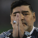 "È morto Maradona", a Napoli è lutto: il dolore dei napoletani