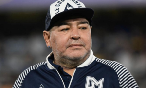 L'infarto e il tentativo dei medici, le ultime ore di Maradona: "Era ansioso e nervoso"