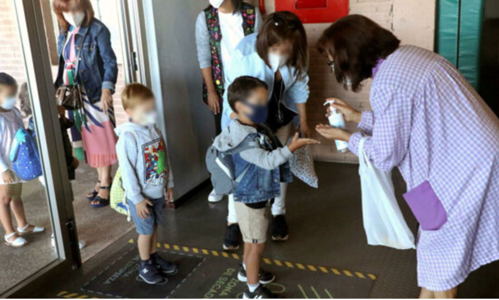 Scuola in Campania, tornano in classe anche le terze elementari