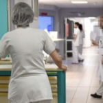 Aggressione a Napoli, calci e pugni a un'infermiera del Cardarelli