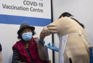 Open Day a Napoli, vaccino senza prenotazioni per gli over 50