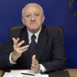 Spostamenti a Natale, la nuova stretta di De Luca: firmata la nuova ordinanza