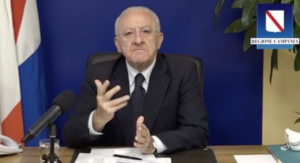 Spostamenti a Natale, la nuova stretta di De Luca: firmata la nuova ordinanza