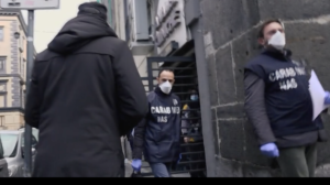 Napoli, falsi tamponi in un’agenzia di viaggi: la scoperta de Le Iene