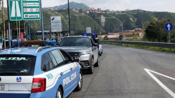 Tangenziale di Napoli, rapine agli automobilisti con la truffa della ruota bucata