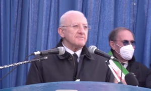 La Campania resta 'arancione', De Luca annuncia nuove restrizioni in diretta: "Qua non cambia niente"