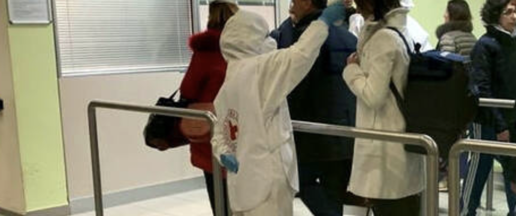 Coronavirus a Napoli, positive 7 persone arrivate da Londra