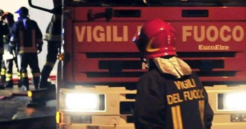 Paura ad Avellino, presepe prende fuoco: scoppia incendio in casa