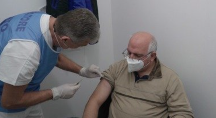 Covid, l'appello di Ascierto dopo il vaccino: "Non molliamo, siamo quasi al traguardo"