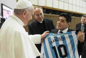 Papa Francesco su Maradona: "In campo era un poeta e un uomo molto fragile"