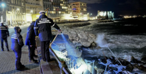 Maltempo a Napoli, crolla l'arco borbonico del 1700