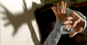 Vergogna a Benevento, abusi sessuali su nipote minorenne: arrestato 60enne