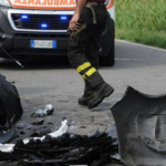 Schianto mortale in Campania, 48enne muore davanti a moglie e figli: terribile scontro frontale