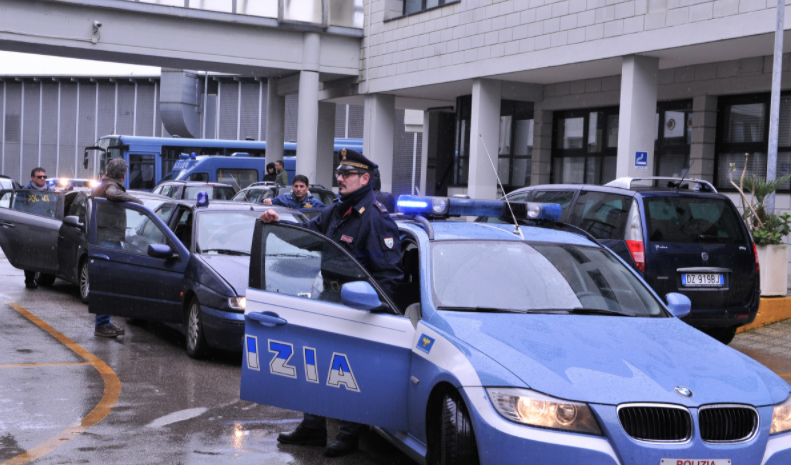 Trasporto dei malati e pompe funebri, le mani della camorra: blitz e 11 arresti a Salerno