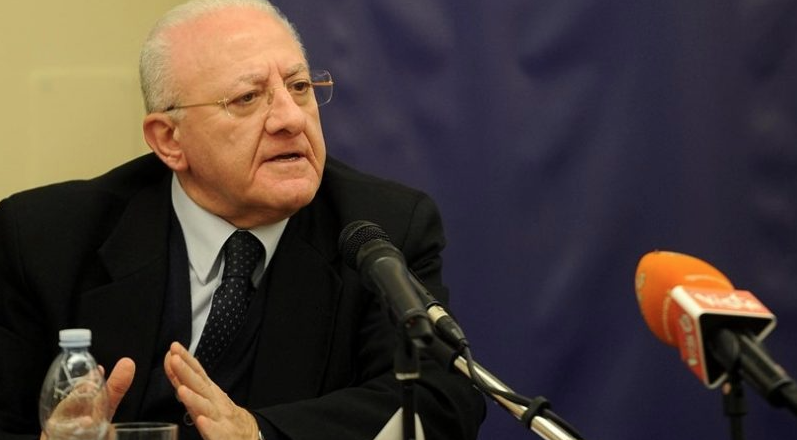 Scuole in Campania, il Tar boccia De Luca: elementari e medie in classe