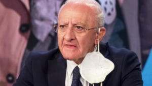 Scuola, De Luca bocciato ancora dal Tar: anche i licei devono tornare in classe