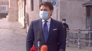 Conte parla alla stampa dopo la crisi: "Continuerò a lavorare per il bene del paese"