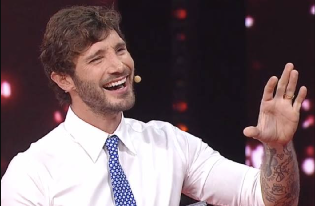 Belen incinta del nuovo fidanzato e Stefano scherza e si diverte con un'altra