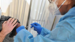 Napoli, via alla campagna vaccinale per gli over 80