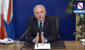 De Luca vieta il Carnevale, la nuova ordinanza: "Nessuna festa e niente aggregazioni"