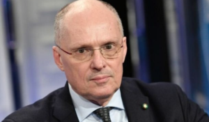 Covid, è allarme contagi. Ricciardi: "Ci vuole un lockdown totale"