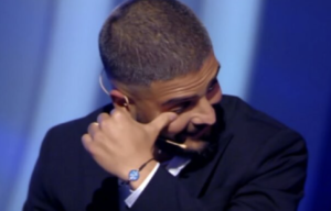 Insigne in lacrime a C'è posta per te: il dono ai genitori che hanno perso la figlia di tumore