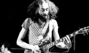 Lutto nel mondo della musica napoletana, addio a Danilo Rustici: fondatore degli Osanna