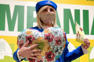 Napoli, 'a Figlia d'o Marinaro paga gli stipendi nonostante la crisi e la Coldiretti la premia: "Grazie!"