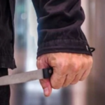 Napoli, accoltella più volte la moglie e scappa: la donna è in fin di vita. L'uomo si è costituito