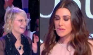 Belen Rodriguez 'bollente' a C'è Posta per Te, l'incidente in tv: "Si vede tutto"