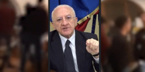 Il festino dei giovani che 'sfidano' il Governatore, il video: "De Luca io me la godo sempre, contro fino alla morte"