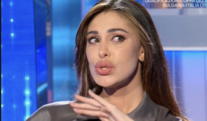 Belen in lacrime da Mara Venier, poi lancia frecciatina a Stefano