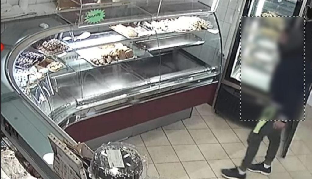 Cardito, rapina a mano armata in pasticceria: aggredito figlio del titolare