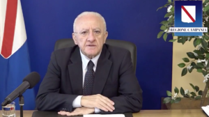 De Luca parla in diretta Facebook