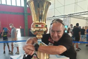 Le lacrime e il dolore dei napoletani per Achille Ajello, il ricordo del super tifoso azzurro