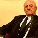 La nuova ordinanza di De Luca sulla scuola e la vaccinazione nelle isole