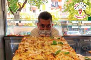 Per l’inaugurazione della nuova sede, in Corso Secondigliano 349, Porzio e i suoi collaboratori accoglieranno visitatori, ospiti e “assaggiatori”, a partire dalle 18.00