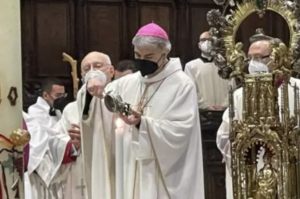 Miracolo di San Gennaro, anche questa mattina il sangue resta solido