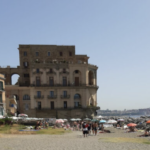 Tony e Tina sono tornati a Napoli in pianta stabile per un motivo La coppia in giro per la città