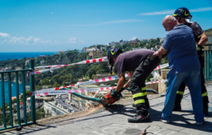 giovane 20 anni cade via Petrarca