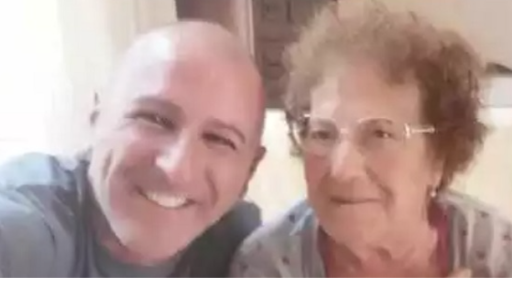 anziana malore poliziotto libero la salva