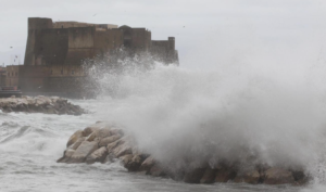 Meteo Napoli, stop all'estate: calo delle temperature e piogge, via il caldo torrido
