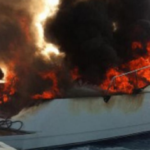 Castellammare di Stabia, barca va in fiamme: muore una ragazza