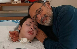 L’appello di Domenico per il figlio: "Aiutatemi, non posso farlo morire da solo”